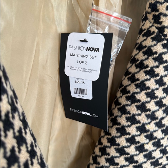 Fashion Nova Black and Tan Houndstooth Blazer Set - Picture 4 of 7